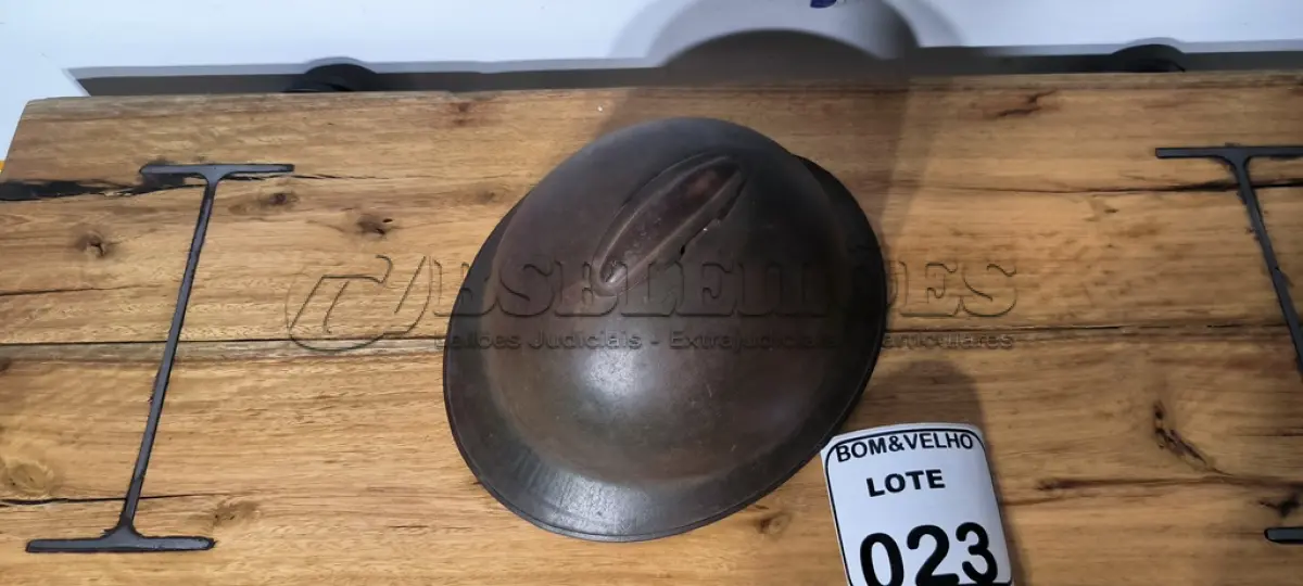 LOTE 023 - 01 CAPACETE REVOLUÇÃO DE 1932. (NO ESTADO)