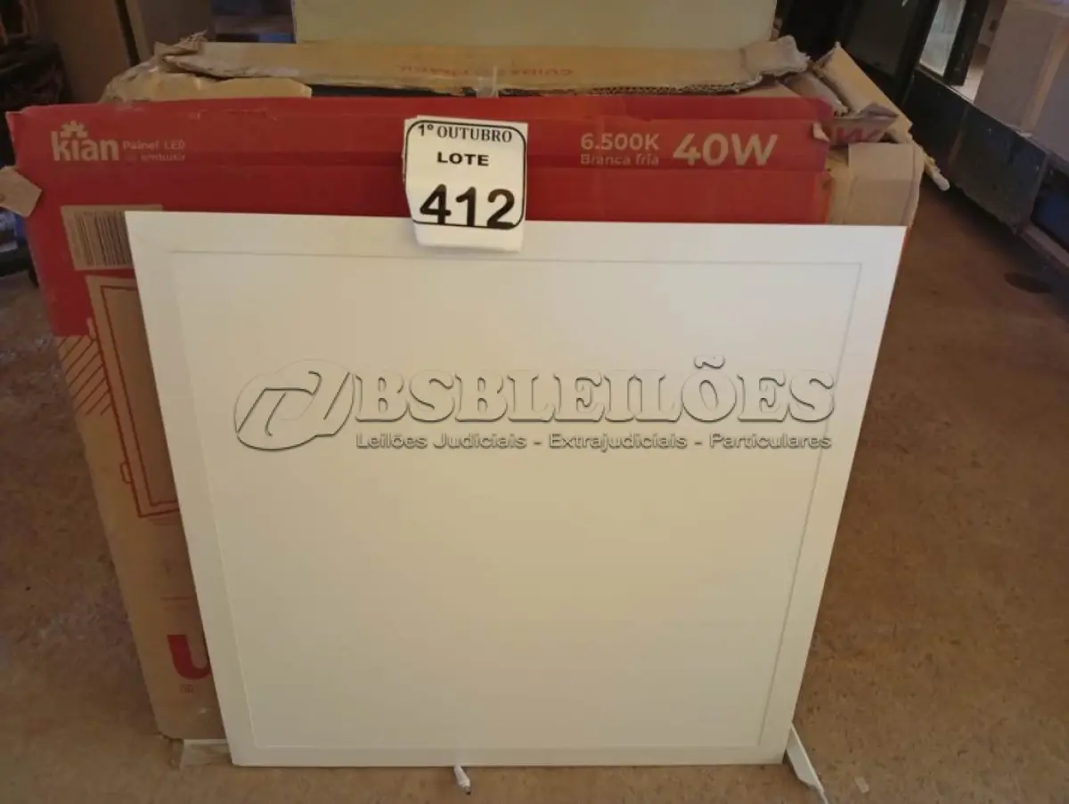 LOTE 412 - 10 PAINÉIS DE LUMINÁRIA. (NO ESTADO) ATENÇÃO! FAZER A VISITAÇÃO ANTES DE ARREMATAR, NÃO SABEMOS SE FUNCIONA. LEILÃO NÃO TEM GARANTIA E NEM DEVOLUÇÃO, SUJEITO A POSSÍVEIS AVARIAS VISÍVEIS/OCULTAS E/OU AUSÊNCIA DE COMPONENTES.