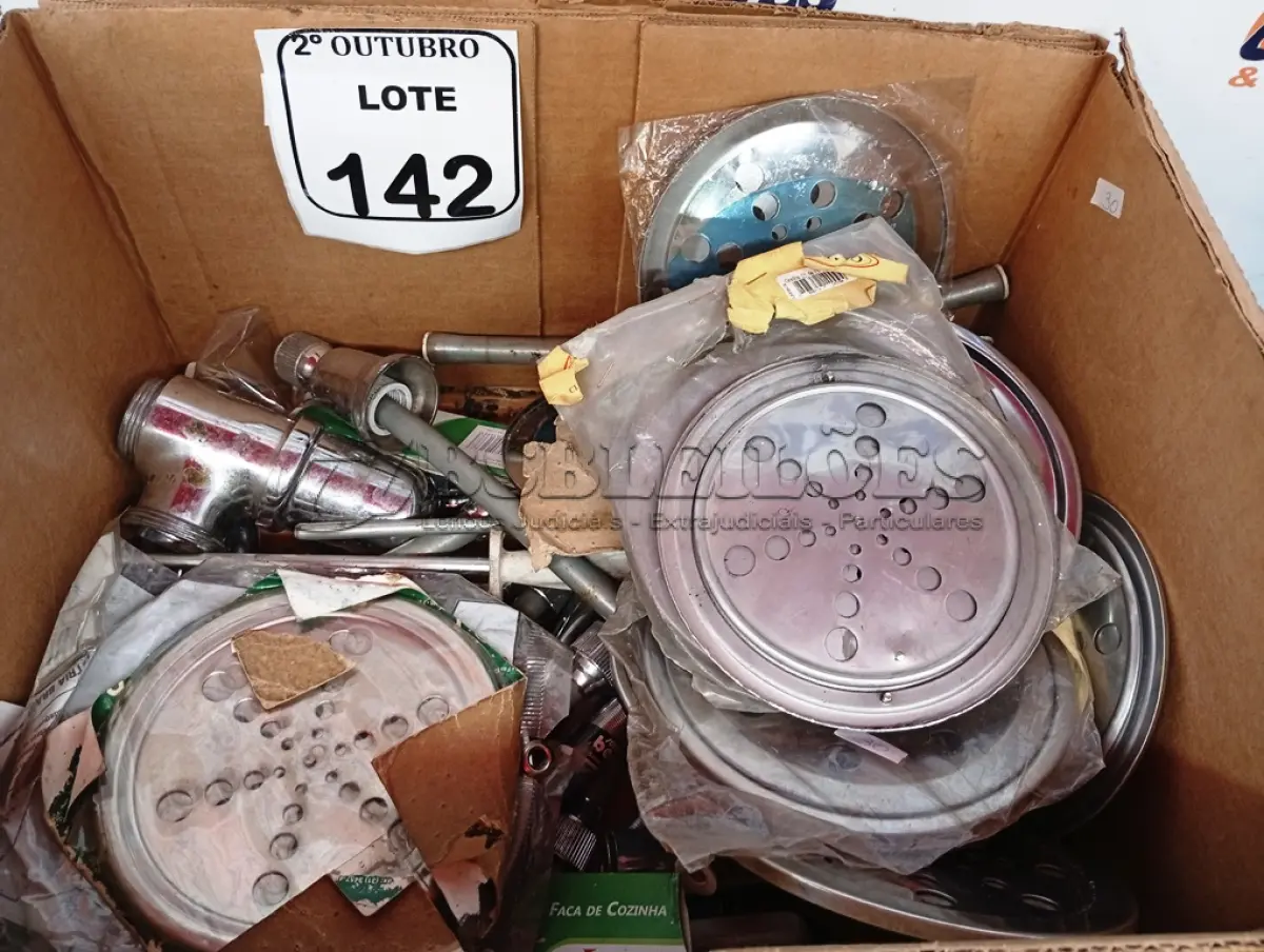 LOTE 142 - 01 LOTE COM DIVERSOS MATERIAIS HIDRÁULICOS E TAMPAS DE RALOS PARA BANHEIRO. (NO ESTADO) ATENÇÃO! FAZER A VISITAÇÃO ANTES DE ARREMATAR, NÃO SABEMOS SE FUNCIONA. LEILÃO NÃO TEM GARANTIA E NEM DEVOLUÇÃO, SUJEITO A POSSÍVEIS AVARIAS VISÍVEIS/OCULTAS E/OU AUSÊNCIA DE COMPONENTES.