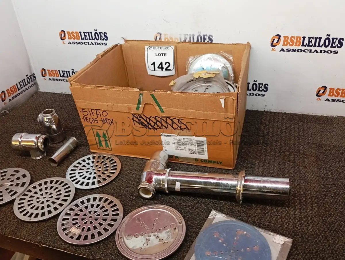 LOTE 142 - 01 LOTE COM DIVERSOS MATERIAIS HIDRÁULICOS E TAMPAS DE RALOS PARA BANHEIRO. (NO ESTADO) ATENÇÃO! FAZER A VISITAÇÃO ANTES DE ARREMATAR, NÃO SABEMOS SE FUNCIONA. LEILÃO NÃO TEM GARANTIA E NEM DEVOLUÇÃO, SUJEITO A POSSÍVEIS AVARIAS VISÍVEIS/OCULTAS E/OU AUSÊNCIA DE COMPONENTES.