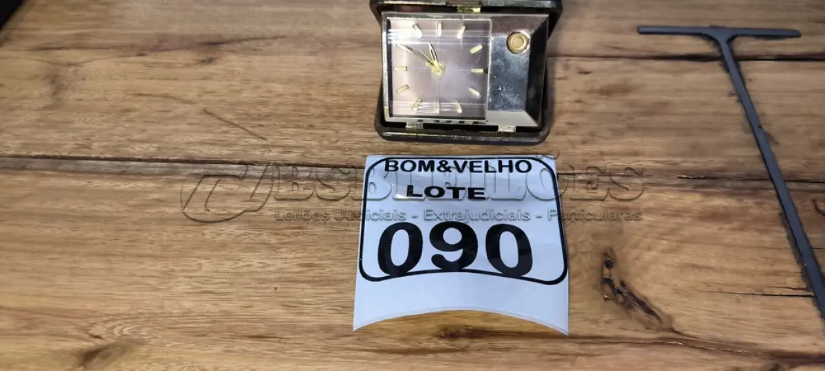 LOTE 090 - 01 RELÓGIO EUROPA. (NO ESTADO)