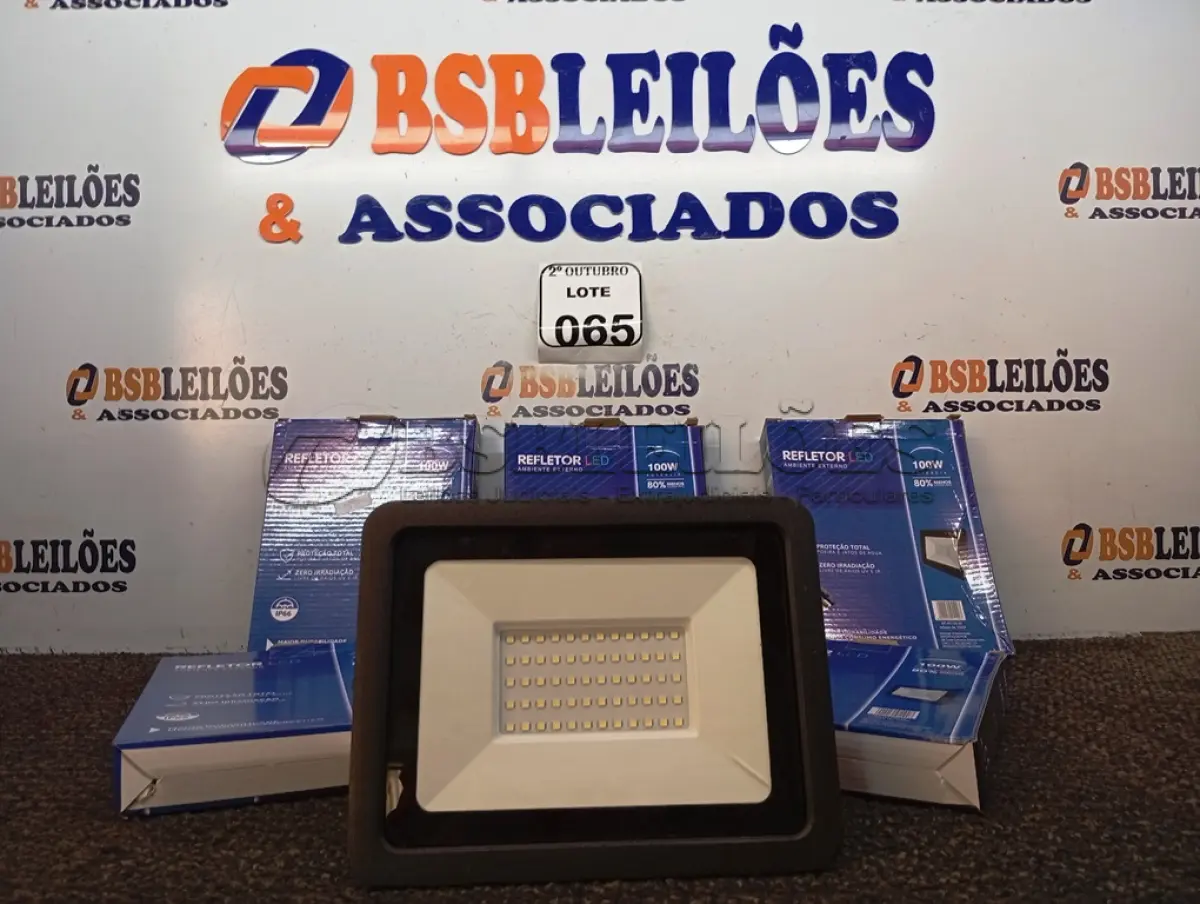 LOTE 065 - 05 REFLETORES LED AMBIENTE EXTERNO100W. (NO ESTADO) ATENÇÃO! FAZER A VISITAÇÃO ANTES DE ARREMATAR, NÃO SABEMOS SE FUNCIONA. LEILÃO NÃO TEM GARANTIA E NEM DEVOLUÇÃO, SUJEITO A POSSÍVEIS AVARIAS VISÍVEIS/OCULTAS E/OU AUSÊNCIA DE COMPONENTES.