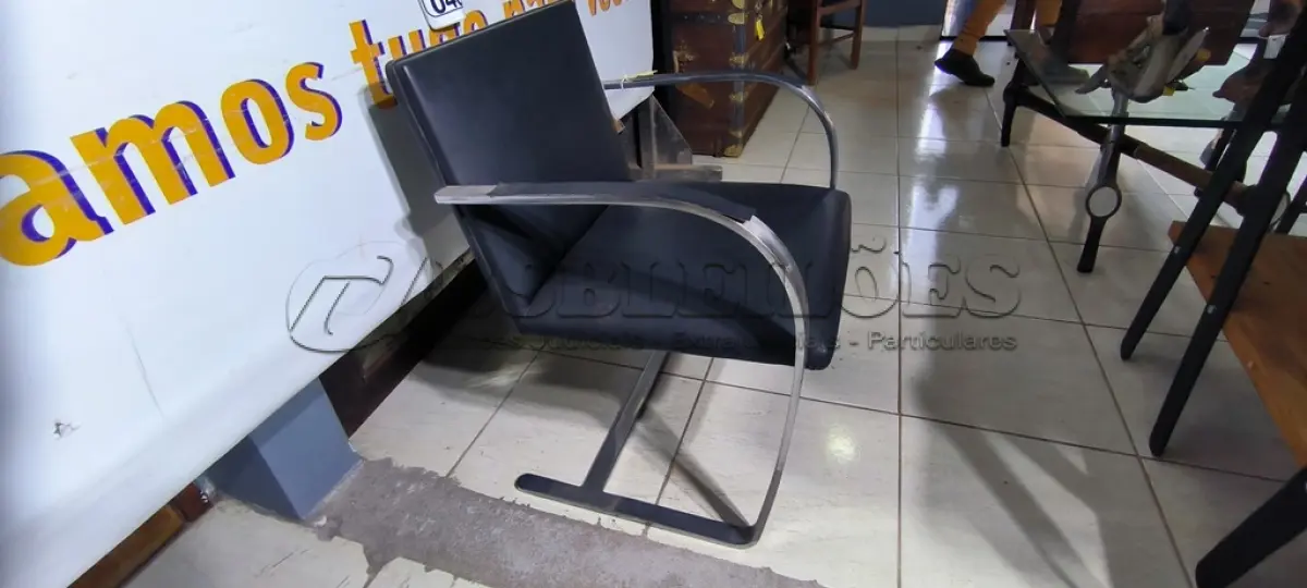 LOTE 048 - 01 CADEIRA LE CORBUSIER. (NO ESTADO)