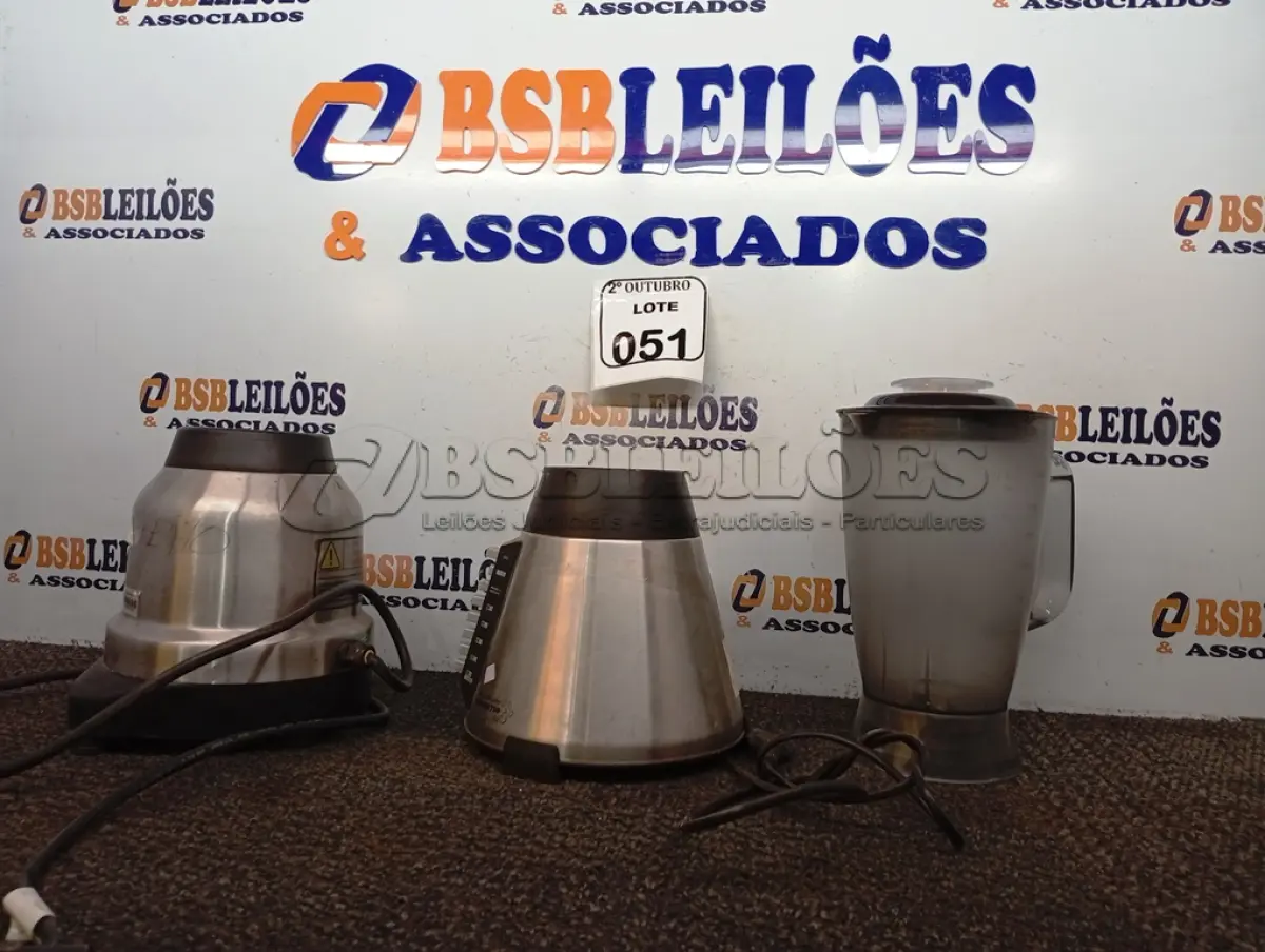 LOTE 051 - 02 BASES PARA LIQUIDIFICADORES E 01 COPO MARCAS E MODELOS DIVERSOS. (NO ESTADO) ATENÇÃO! FAZER A VISITAÇÃO ANTES DE ARREMATAR, NÃO SABEMOS SE FUNCIONA. LEILÃO NÃO TEM GARANTIA E NEM DEVOLUÇÃO, SUJEITO A POSSÍVEIS AVARIAS VISÍVEIS/OCULTAS E/OU AUSÊNCIA DE COMPONENTES.