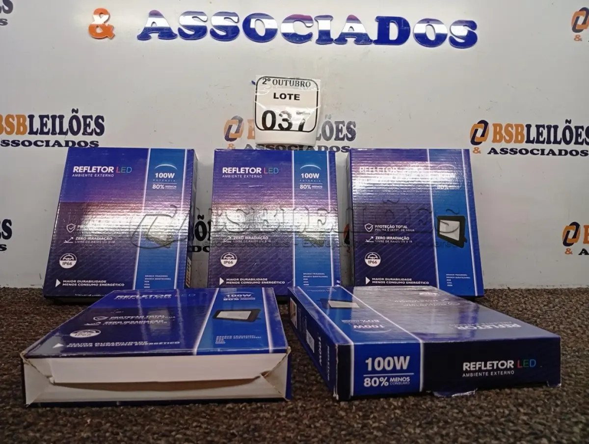 LOTE 037 - 05 REFLETORES LED AMBIENTE EXTERNO100W. (NO ESTADO) ATENÇÃO! FAZER A VISITAÇÃO ANTES DE ARREMATAR, NÃO SABEMOS SE FUNCIONA. LEILÃO NÃO TEM GARANTIA E NEM DEVOLUÇÃO, SUJEITO A POSSÍVEIS AVARIAS VISÍVEIS/OCULTAS E/OU AUSÊNCIA DE COMPONENTES.