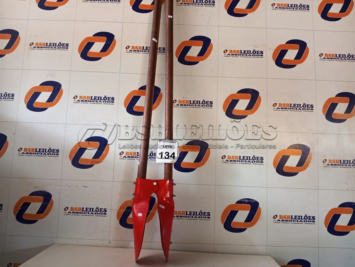 LOTE 134 - 01 CAVADEIRA. (NO ESTADO) ATENÇÃO! FAZER A VISITAÇÃO ANTES DE ARREMATAR, NÃO SABEMOS SE FUNCIONA. LEILÃO NÃO TEM GARANTIA E NEM DEVOLUÇÃO, SUJEITO A POSSÍVEIS AVARIAS VISÍVEIS/OCULTAS E/OU AUSÊNCIA DE COMPONENTES.