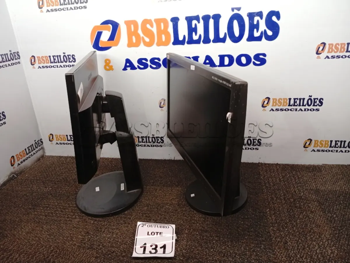 LOTE 131 - 02 MONITORES LCD MARCAS SAMSUNG E POSITIVO. (NO ESTADO) ATENÇÃO! FAZER A VISITAÇÃO ANTES DE ARREMATAR, NÃO SABEMOS SE FUNCIONA. LEILÃO NÃO TEM GARANTIA E NEM DEVOLUÇÃO, SUJEITO A POSSÍVEIS AVARIAS VISÍVEIS/OCULTAS E/OU AUSÊNCIA DE COMPONENTES.
