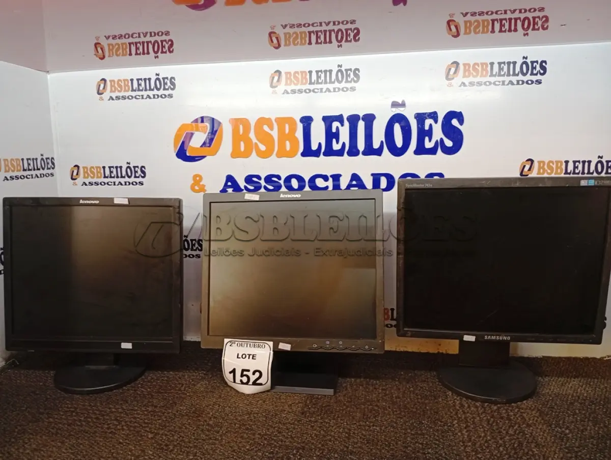 LOTE 152 - 03 MONITORES LCD MARCAS E MODELOS DIVERSOS. (NO ESTADO) ATENÇÃO! FAZER A VISITAÇÃO ANTES DE ARREMATAR, NÃO SABEMOS SE FUNCIONA. LEILÃO NÃO TEM GARANTIA E NEM DEVOLUÇÃO, SUJEITO A POSSÍVEIS AVARIAS VISÍVEIS/OCULTAS E/OU AUSÊNCIA DE COMPONENTES.