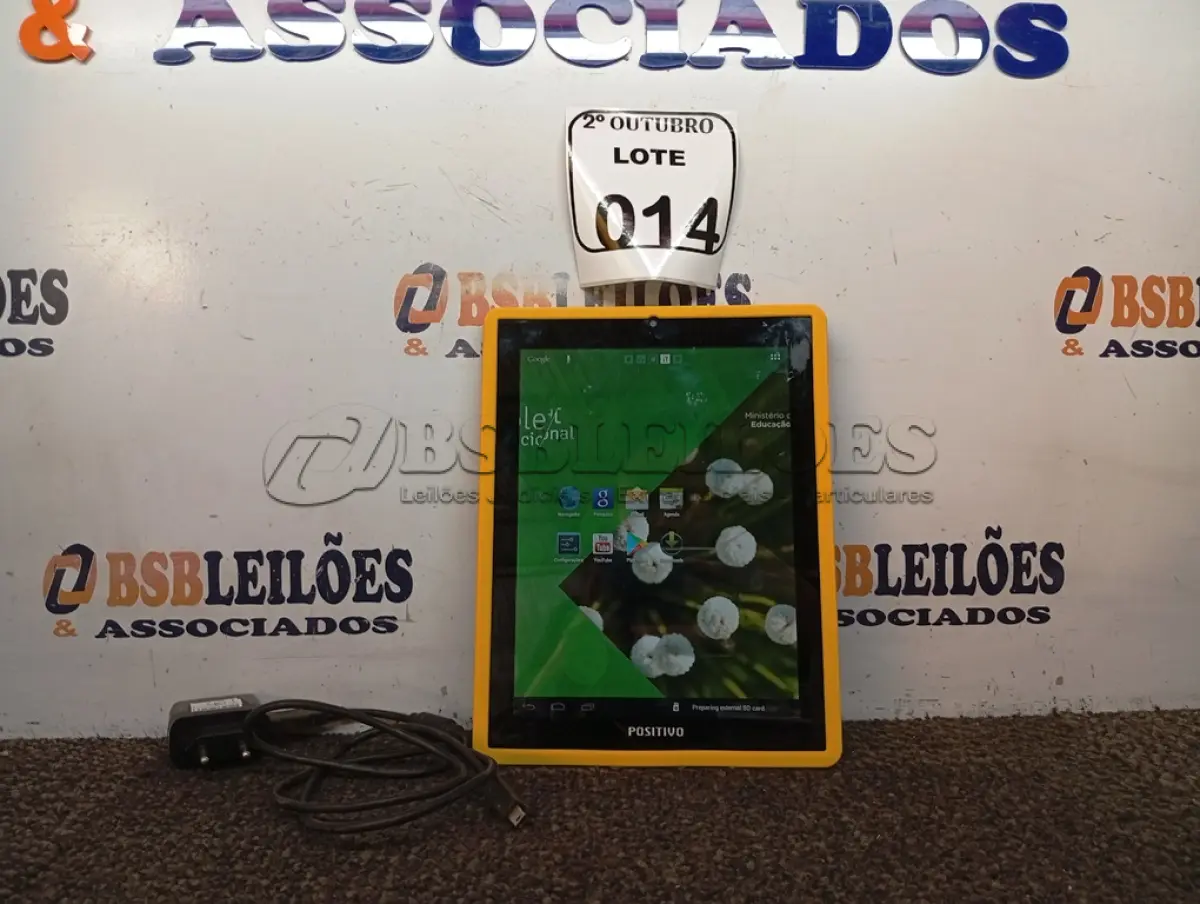 LOTE 014 - 01 TABLET MARCA POSITIVO COM CARREGADOR. (NO ESTADO) ATENÇÃO! FAZER A VISITAÇÃO ANTES DE ARREMATAR, NÃO SABEMOS SE FUNCIONA. LEILÃO NÃO TEM GARANTIA E NEM DEVOLUÇÃO, SUJEITO A POSSÍVEIS AVARIAS VISÍVEIS/OCULTAS E/OU AUSÊNCIA DE COMPONENTES.