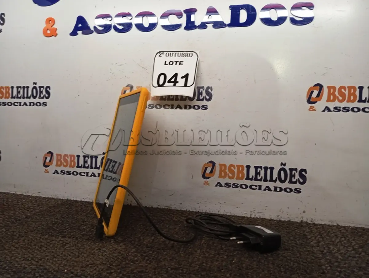 LOTE 041 - 01 TABLET MARCA POSITIVO COM CARREGADOR. (NO ESTADO) ATENÇÃO! FAZER A VISITAÇÃO ANTES DE ARREMATAR, NÃO SABEMOS SE FUNCIONA. LEILÃO NÃO TEM GARANTIA E NEM DEVOLUÇÃO, SUJEITO A POSSÍVEIS AVARIAS VISÍVEIS/OCULTAS E/OU AUSÊNCIA DE COMPONENTES.
