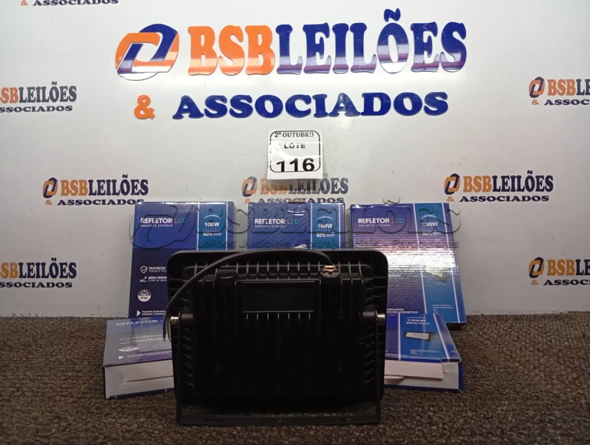LOTE 116 - 05 REFLETORES LED AMBIENTE EXTERNO100W. (NO ESTADO) ATENÇÃO! FAZER A VISITAÇÃO ANTES DE ARREMATAR, NÃO SABEMOS SE FUNCIONA. LEILÃO NÃO TEM GARANTIA E NEM DEVOLUÇÃO, SUJEITO A POSSÍVEIS AVARIAS VISÍVEIS/OCULTAS E/OU AUSÊNCIA DE COMPONENTES.