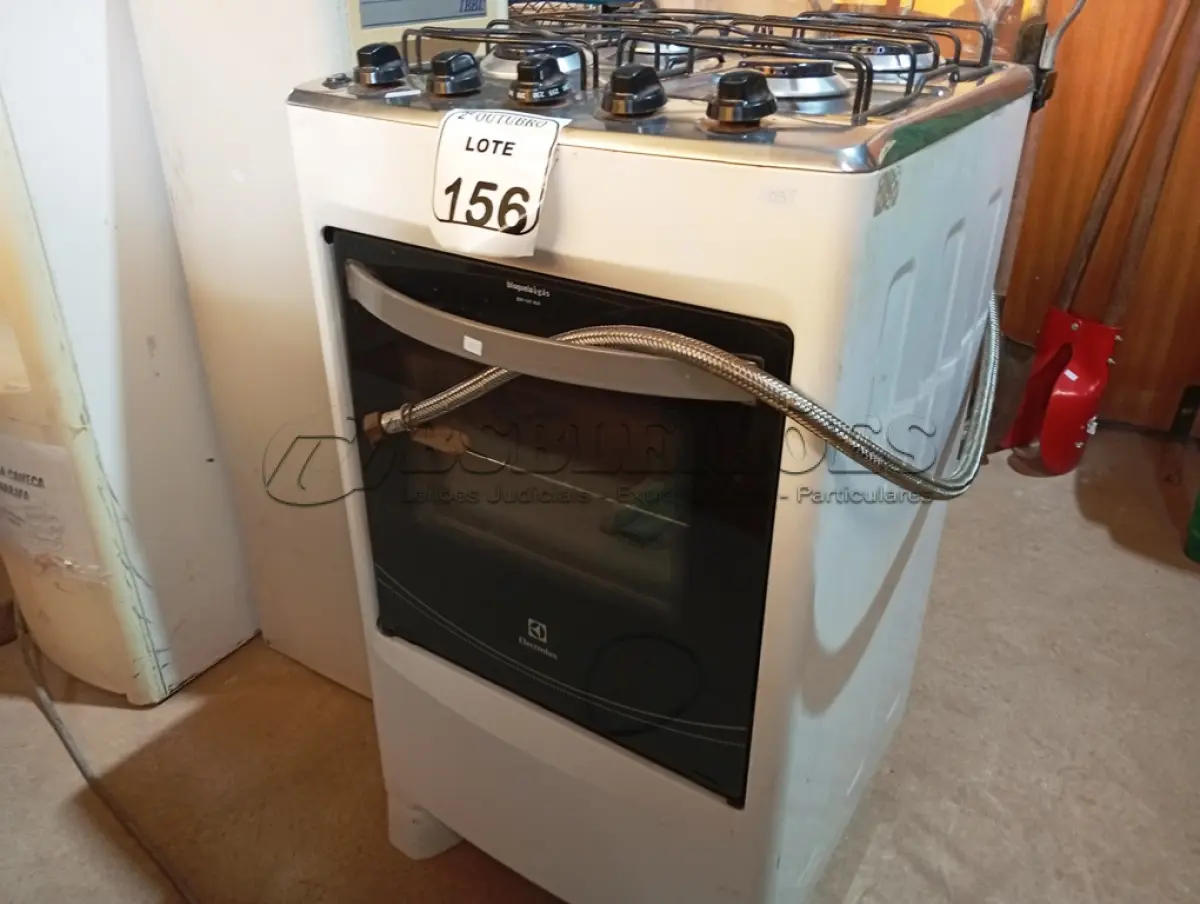 LOTE 156 - 01 FOGÃO A GÁS 04 BOCAS MARCA ELECTROLUX. (NO ESTADO) ATENÇÃO! FAZER A VISITAÇÃO ANTES DE ARREMATAR, NÃO SABEMOS SE FUNCIONA. LEILÃO NÃO TEM GARANTIA E NEM DEVOLUÇÃO, SUJEITO A POSSÍVEIS AVARIAS VISÍVEIS/OCULTAS E/OU AUSÊNCIA DE COMPONENTES.