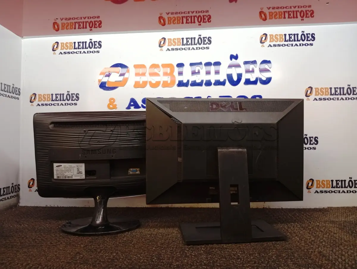LOTE 082 - 02 MONITORES SAMSUNG E DELL. (NO ESTADO) ATENÇÃO! FAZER A VISITAÇÃO ANTES DE ARREMATAR, NÃO SABEMOS SE FUNCIONA. LEILÃO NÃO TEM GARANTIA E NEM DEVOLUÇÃO, SUJEITO A POSSÍVEIS AVARIAS VISÍVEIS/OCULTAS E/OU AUSÊNCIA DE COMPONENTES.
