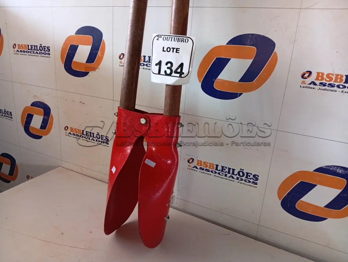 LOTE 134 - 01 CAVADEIRA. (NO ESTADO) ATENÇÃO! FAZER A VISITAÇÃO ANTES DE ARREMATAR, NÃO SABEMOS SE FUNCIONA. LEILÃO NÃO TEM GARANTIA E NEM DEVOLUÇÃO, SUJEITO A POSSÍVEIS AVARIAS VISÍVEIS/OCULTAS E/OU AUSÊNCIA DE COMPONENTES.