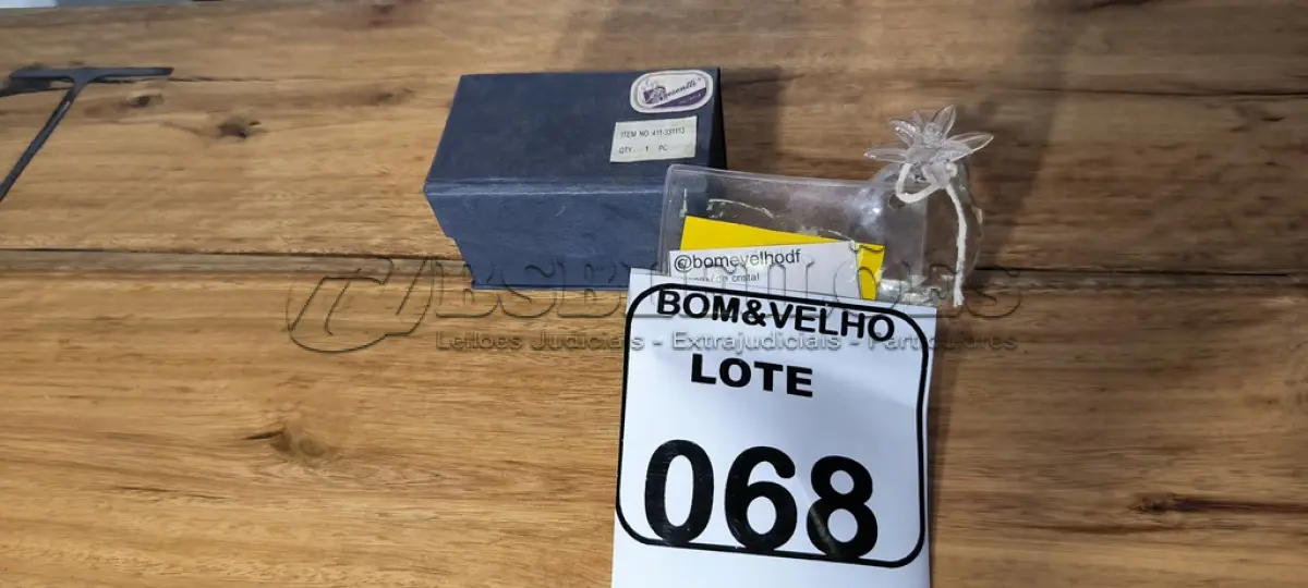LOTE 068 - 01 ABACAXI DE CRISTAL. (NO ESTADO)