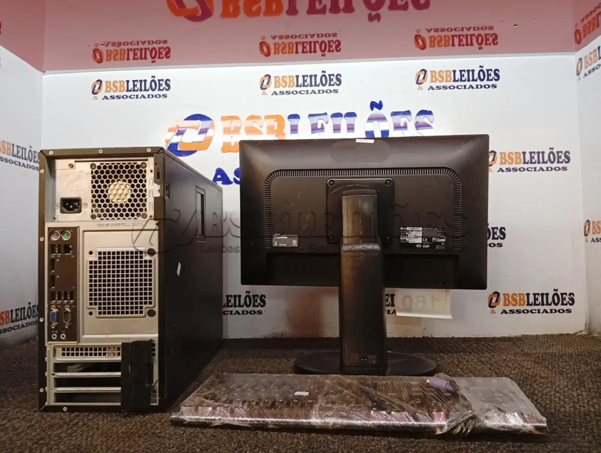 LOTE 160 - 01 CPU COM TECLADO E 01 MONITOR. (NO ESTADO) ATENÇÃO! FAZER A VISITAÇÃO ANTES DE ARREMATAR, NÃO SABEMOS SE FUNCIONA. LEILÃO NÃO TEM GARANTIA E NEM DEVOLUÇÃO, SUJEITO A POSSÍVEIS AVARIAS VISÍVEIS/OCULTAS E/OU AUSÊNCIA DE COMPONENTES.
