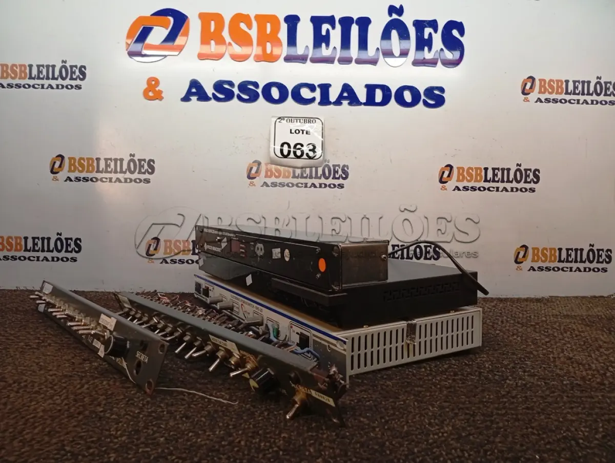 LOTE 063 - 01 LOTE COM ELETRÔNICOS DIVERSOS. (NO ESTADO) ATENÇÃO! FAZER A VISITAÇÃO ANTES DE ARREMATAR, NÃO SABEMOS SE FUNCIONA. LEILÃO NÃO TEM GARANTIA E NEM DEVOLUÇÃO, SUJEITO A POSSÍVEIS AVARIAS VISÍVEIS/OCULTAS E/OU AUSÊNCIA DE COMPONENTES.