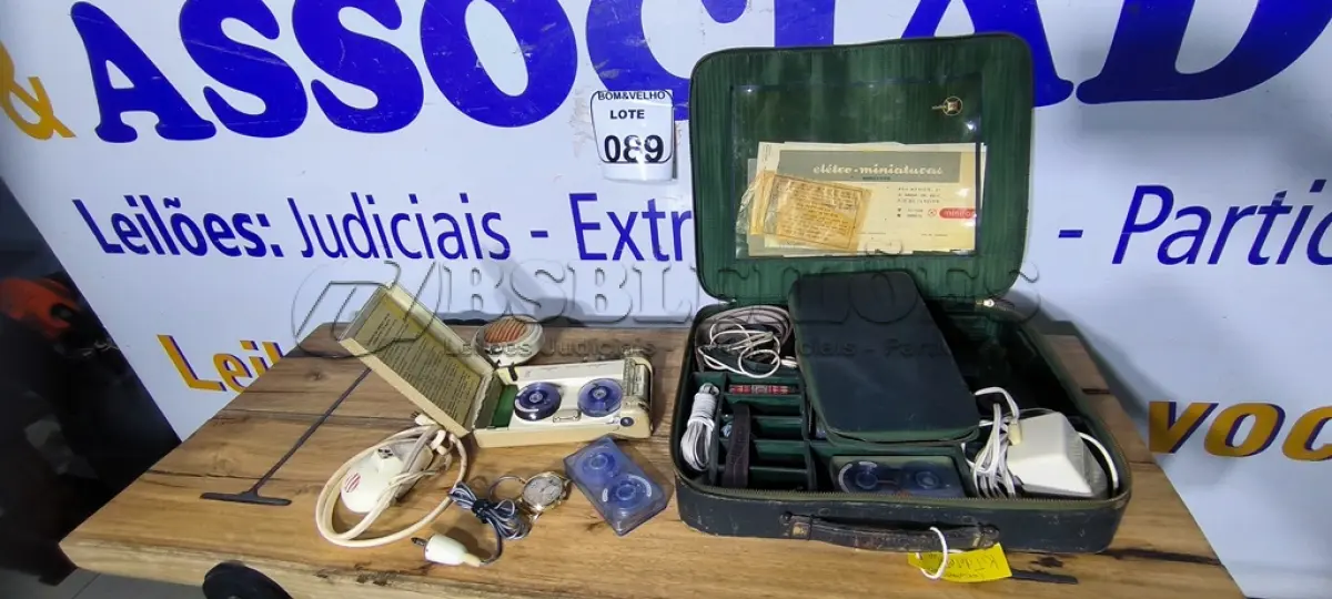 LOTE 089 - 01 KIT DETETIVE ANOS 60. (NO ESTADO)