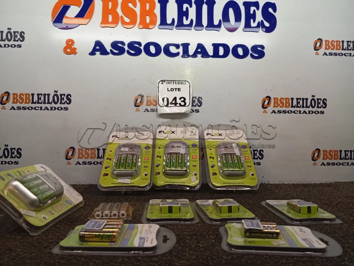 LOTE 043 - 04 CARREGADORES PARA PILHAS E BATERIAS E 06 PILHAS DIVERSAS. (NO ESTADO) ATENÇÃO! FAZER A VISITAÇÃO ANTES DE ARREMATAR, NÃO SABEMOS SE FUNCIONA. LEILÃO NÃO TEM GARANTIA E NEM DEVOLUÇÃO, SUJEITO A POSSÍVEIS AVARIAS VISÍVEIS/OCULTAS E/OU AUSÊNCIA DE COMPONENTES.