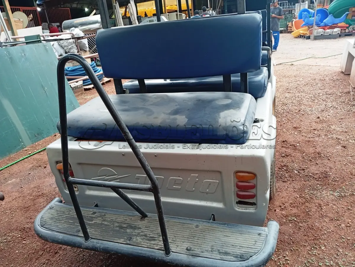 LOTE 010 - 01 CARRINHO DE GOLFE ELÉTRICO C/04 BATERIAS. (NO ESTADO)