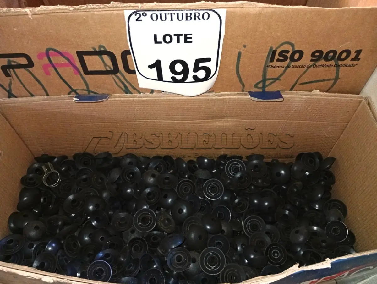 LOTE 195 - 01 LOTE COM GRANDE QUANTIDADE DE BUCHAS, PARAFUSOS E MATERIAIS DIVERSOS. (NO ESTADO) ATENÇÃO! FAZER A VISITAÇÃO ANTES DE ARREMATAR, NÃO SABEMOS SE FUNCIONA. LEILÃO NÃO TEM GARANTIA E NEM DEVOLUÇÃO, SUJEITO A POSSÍVEIS AVARIAS VISÍVEIS/OCULTAS E/OU AUSÊNCIA DE COMPONENTES.