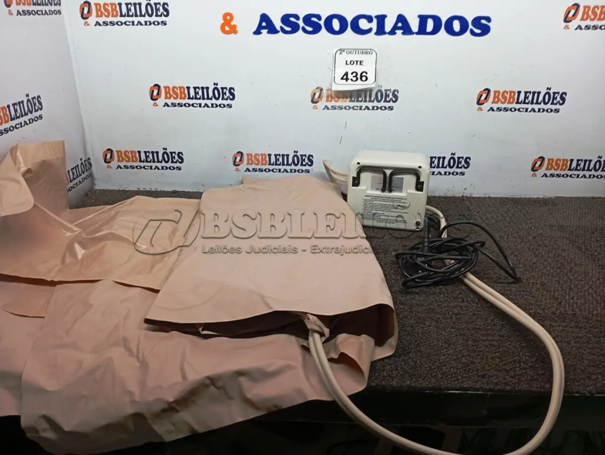 LOTE 436 - 01 COLCHÃO INFLÁVEL E 01 BOMBA ELÉTRICA DE ENCHER COLCHÃO. (NO ESTADO) ATENÇÃO! FAZER A VISITAÇÃO ANTES DE ARREMATAR, NÃO SABEMOS SE FUNCIONA. LEILÃO NÃO TEM GARANTIA E NEM DEVOLUÇÃO, SUJEITO A POSSÍVEIS AVARIAS VISÍVEIS/OCULTAS E/OU AUSÊNCIA DE COMPONENTES.