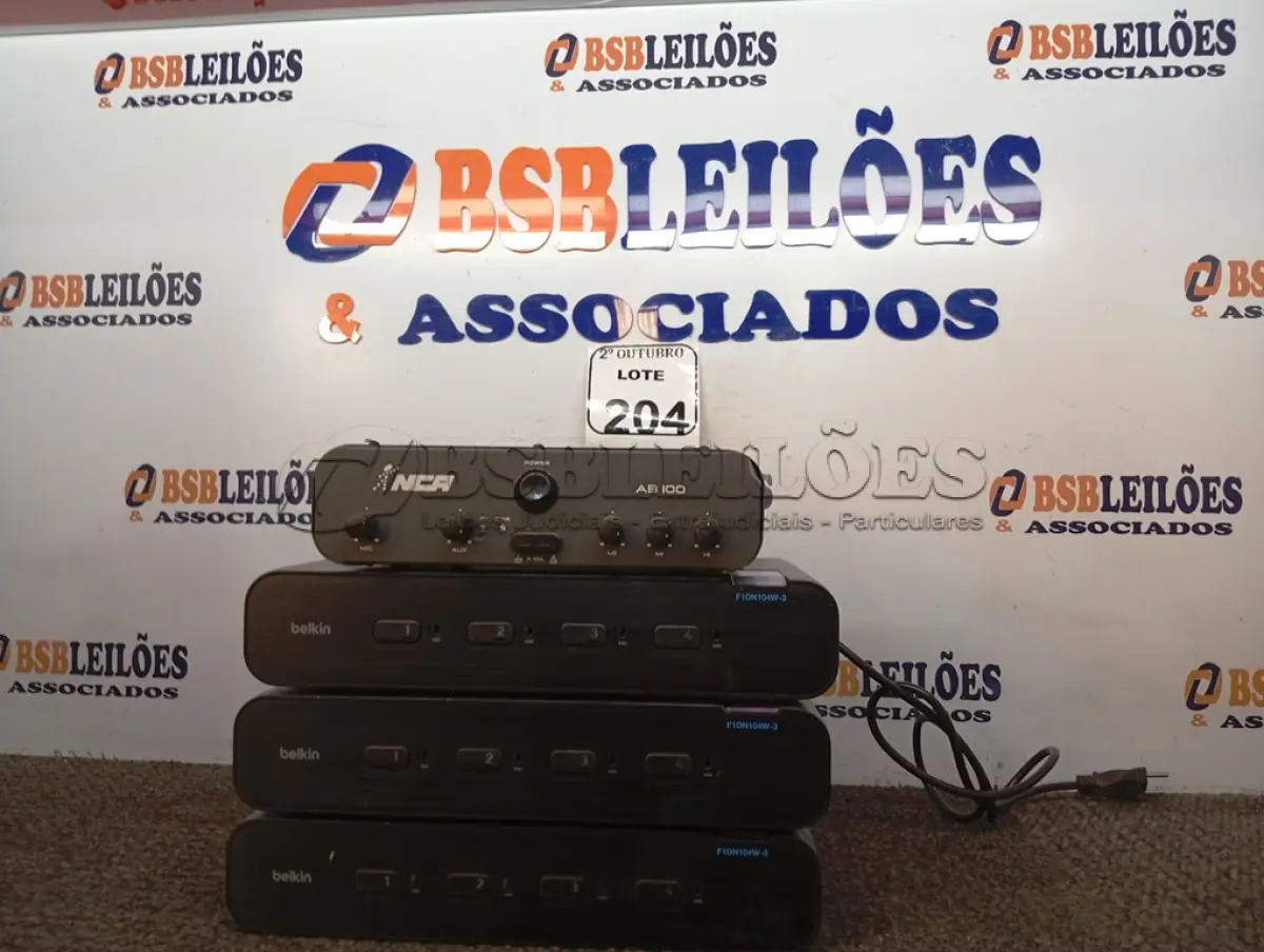 LOTE 204 - 03 DISTRIBUIDORES BELKIN 04 PORTAS E 01 AMPLIFICADOR NCA AB100. (NO ESTADO) ATENÇÃO! FAZER A VISITAÇÃO ANTES DE ARREMATAR, NÃO SABEMOS SE FUNCIONA. LEILÃO NÃO TEM GARANTIA E NEM DEVOLUÇÃO, SUJEITO A POSSÍVEIS AVARIAS VISÍVEIS/OCULTAS E/OU AUSÊNCIA DE COMPONENTES.