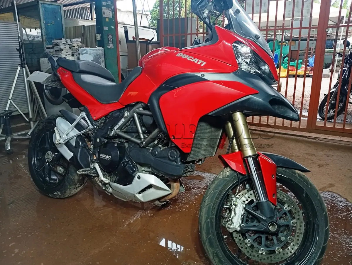 LOTE 009 - 01 MOTO DUCATI/MTS 1200; COR VERMELHA; ANO 2015. (TODOS DOCUMENTOS 2024 PAGOS)