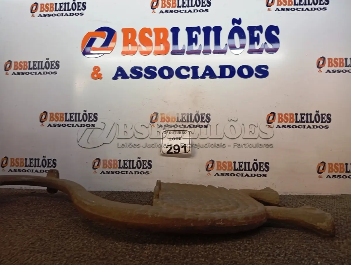LOTE 291 - 01 DECORAÇÃO DE GANSO EM FERRO. (NO ESTADO) ATENÇÃO! FAZER A VISITAÇÃO ANTES DE ARREMATAR, NÃO SABEMOS SE FUNCIONA. LEILÃO NÃO TEM GARANTIA E NEM DEVOLUÇÃO, SUJEITO A POSSÍVEIS AVARIAS VISÍVEIS/OCULTAS E/OU AUSÊNCIA DE COMPONENTES.