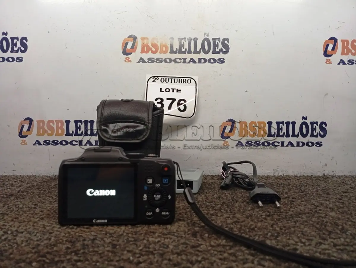 LOTE 376 - 01 CÂMERA FOTOGRÁFICA MARCA CANON. (NO ESTADO) ATENÇÃO! FAZER A VISITAÇÃO ANTES DE ARREMATAR, NÃO SABEMOS SE FUNCIONA. LEILÃO NÃO TEM GARANTIA E NEM DEVOLUÇÃO, SUJEITO A POSSÍVEIS AVARIAS VISÍVEIS/OCULTAS E/OU AUSÊNCIA DE COMPONENTES.