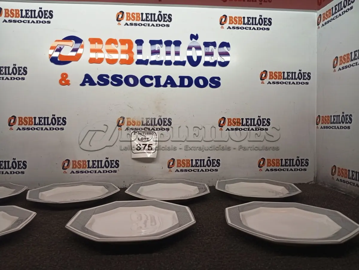 LOTE 375 - 07 PRATOS OCTOGONAIS. (NO ESTADO) ATENÇÃO! FAZER A VISITAÇÃO ANTES DE ARREMATAR, NÃO SABEMOS SE FUNCIONA. LEILÃO NÃO TEM GARANTIA E NEM DEVOLUÇÃO, SUJEITO A POSSÍVEIS AVARIAS VISÍVEIS/OCULTAS E/OU AUSÊNCIA DE COMPONENTES.
