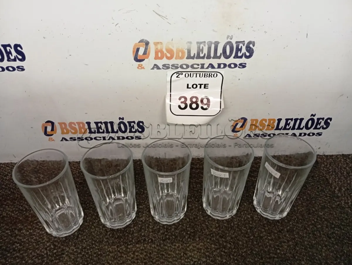 LOTE 389 - 05 COPOS DE VIDRO. (NO ESTADO) ATENÇÃO! FAZER A VISITAÇÃO ANTES DE ARREMATAR, NÃO SABEMOS SE FUNCIONA. LEILÃO NÃO TEM GARANTIA E NEM DEVOLUÇÃO, SUJEITO A POSSÍVEIS AVARIAS VISÍVEIS/OCULTAS E/OU AUSÊNCIA DE COMPONENTES.
