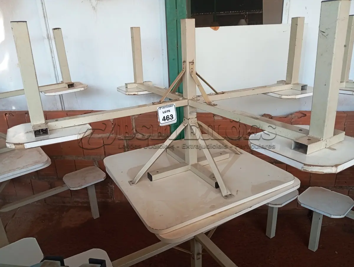 LOTE 463 - 02 MESAS P/REFEITÓRIO NA COR BRANCO, TAMPO EM MADEIRA COM 04 ASSENTOS CADA. (NO ESTADO) ATENÇÃO! FAZER A VISITAÇÃO ANTES DE ARREMATAR, NÃO SABEMOS SE FUNCIONA. LEILÃO NÃO TEM GARANTIA E NEM DEVOLUÇÃO, SUJEITO A POSSÍVEIS AVARIAS VISÍVEIS/OCULTAS E/OU AUSÊNCIA DE COMPONENTES.
