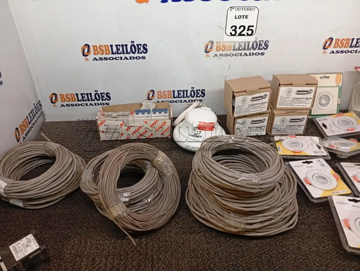 LOTE 325 - 01 LOTE COM MATERIAIS DIVERSOS. (NO ESTADO) ATENÇÃO! FAZER A VISITAÇÃO ANTES DE ARREMATAR, NÃO SABEMOS SE FUNCIONA. LEILÃO NÃO TEM GARANTIA E NEM DEVOLUÇÃO, SUJEITO A POSSÍVEIS AVARIAS VISÍVEIS/OCULTAS E/OU AUSÊNCIA DE COMPONENTES.