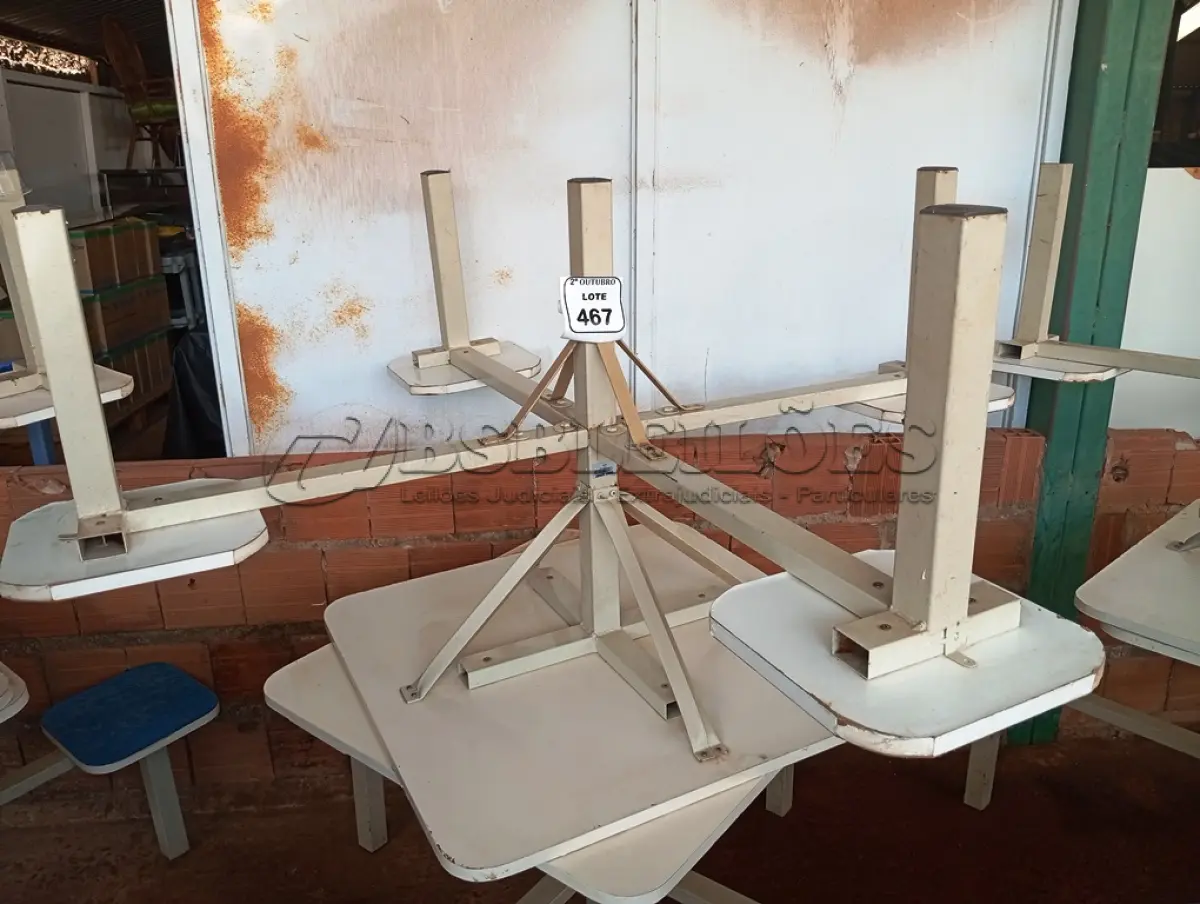 LOTE 467 - 02 MESAS P/REFEITÓRIO NA COR BRANCO, TAMPO EM MADEIRA COM 04 ASSENTOS CADA. (NO ESTADO) ATENÇÃO! FAZER A VISITAÇÃO ANTES DE ARREMATAR, NÃO SABEMOS SE FUNCIONA. LEILÃO NÃO TEM GARANTIA E NEM DEVOLUÇÃO, SUJEITO A POSSÍVEIS AVARIAS VISÍVEIS/OCULTAS E/OU AUSÊNCIA DE COMPONENTES.