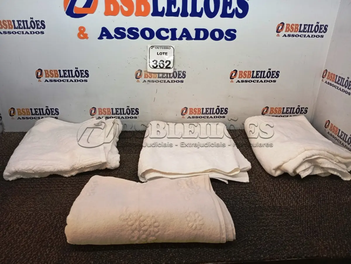 LOTE 362 - 01 LOTE C/TOALHAS DIVERSAS E 02 COBERTORES INFANTIS. (NO ESTADO) ATENÇÃO! FAZER A VISITAÇÃO ANTES DE ARREMATAR, NÃO SABEMOS SE FUNCIONA. LEILÃO NÃO TEM GARANTIA E NEM DEVOLUÇÃO, SUJEITO A POSSÍVEIS AVARIAS VISÍVEIS/OCULTAS E/OU AUSÊNCIA DE COMPONENTES.