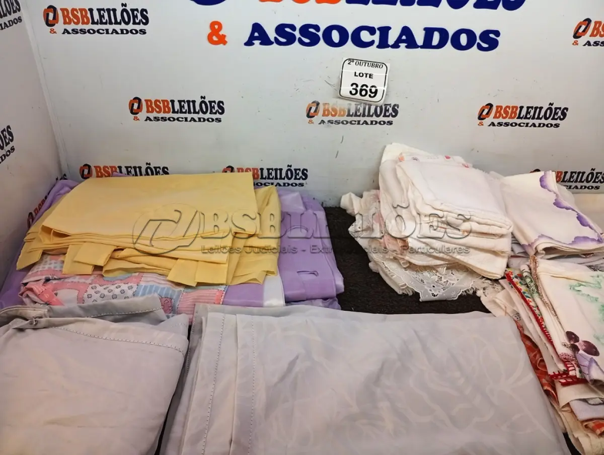 LOTE 369 - 01 LOTE C/DIVERSOS PANOS DE PRATO E CORTINAS. (NO ESTADO) ATENÇÃO! FAZER A VISITAÇÃO ANTES DE ARREMATAR, NÃO SABEMOS SE FUNCIONA. LEILÃO NÃO TEM GARANTIA E NEM DEVOLUÇÃO, SUJEITO A POSSÍVEIS AVARIAS VISÍVEIS/OCULTAS E/OU AUSÊNCIA DE COMPONENTES.