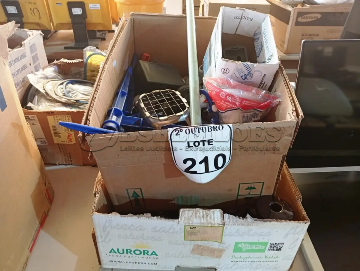 LOTE 210 - 01 LOTE COM DIVERSOS ISOLADORES ROLDANAS E MATERIAIS DIVERSOS. (NO ESTADO) ATENÇÃO! FAZER A VISITAÇÃO ANTES DE ARREMATAR, NÃO SABEMOS SE FUNCIONA. LEILÃO NÃO TEM GARANTIA E NEM DEVOLUÇÃO, SUJEITO A POSSÍVEIS AVARIAS VISÍVEIS/OCULTAS E/OU AUSÊNCIA DE COMPONENTES.