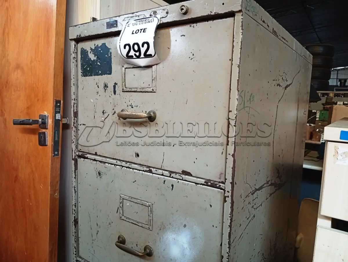 LOTE 292 - 01 ARQUIVO DE AÇO 04 GAVETAS. (NO ESTADO) ATENÇÃO! FAZER A VISITAÇÃO ANTES DE ARREMATAR, NÃO SABEMOS SE FUNCIONA. LEILÃO NÃO TEM GARANTIA E NEM DEVOLUÇÃO, SUJEITO A POSSÍVEIS AVARIAS VISÍVEIS/OCULTAS E/OU AUSÊNCIA DE COMPONENTES.
