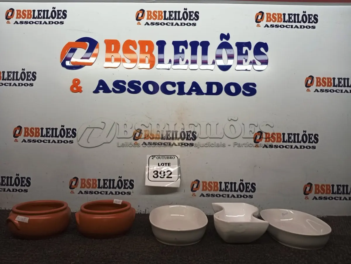 LOTE 392 - 03 PETISQUEIRAS E 02 TIGELAS DE BARRO. (NO ESTADO) ATENÇÃO! FAZER A VISITAÇÃO ANTES DE ARREMATAR, NÃO SABEMOS SE FUNCIONA. LEILÃO NÃO TEM GARANTIA E NEM DEVOLUÇÃO, SUJEITO A POSSÍVEIS AVARIAS VISÍVEIS/OCULTAS E/OU AUSÊNCIA DE COMPONENTES.
