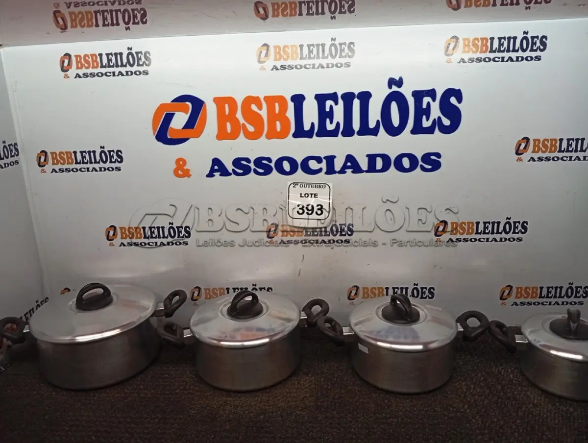 LOTE 393 - 05 PANELAS DE ALUMÍNIO DIVERSAS. (NO ESTADO) ATENÇÃO! FAZER A VISITAÇÃO ANTES DE ARREMATAR, NÃO SABEMOS SE FUNCIONA. LEILÃO NÃO TEM GARANTIA E NEM DEVOLUÇÃO, SUJEITO A POSSÍVEIS AVARIAS VISÍVEIS/OCULTAS E/OU AUSÊNCIA DE COMPONENTES.