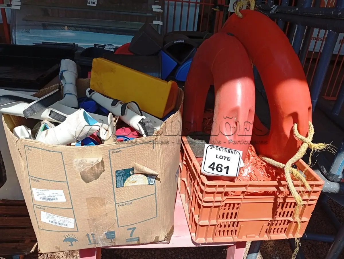 LOTE 461 - 01 LOTE C/DIVERSAS MINI LIXEIRAS, 02 BOIAS, MATERIAIS HOSPITALARES E DIVERSOS. (NO ESTADO) ATENÇÃO! FAZER A VISITAÇÃO ANTES DE ARREMATAR, NÃO SABEMOS SE FUNCIONA. LEILÃO NÃO TEM GARANTIA E NEM DEVOLUÇÃO, SUJEITO A POSSÍVEIS AVARIAS VISÍVEIS/OCULTAS E/OU AUSÊNCIA DE COMPONENTES.