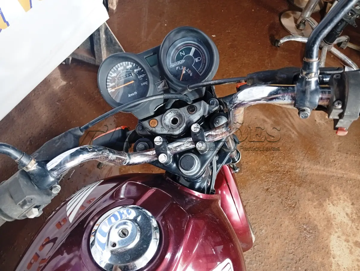 LOTE 004 - 01 MOTO HONDA/CG150 FAN ESI; COR VINHO; ANO 2011. (NO ESTADO) (TODOS DOCUMENTOS 2024 PAGOS)