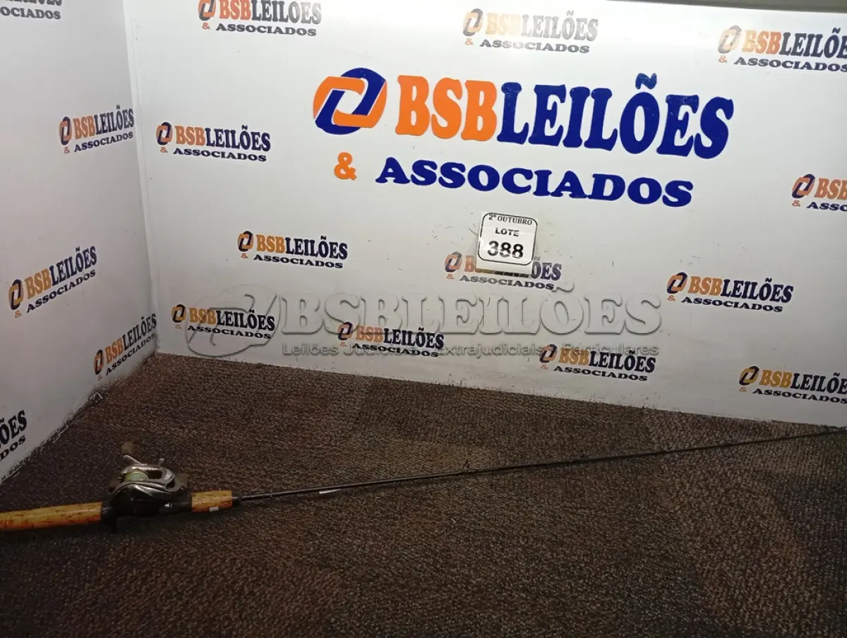 LOTE 388 - 01 VARA DE PESCA E 01 CARRETILHA SHIMANO LADO ESQUERDO. (NO ESTADO) ATENÇÃO! FAZER A VISITAÇÃO ANTES DE ARREMATAR, NÃO SABEMOS SE FUNCIONA. LEILÃO NÃO TEM GARANTIA E NEM DEVOLUÇÃO, SUJEITO A POSSÍVEIS AVARIAS VISÍVEIS/OCULTAS E/OU AUSÊNCIA DE COMPONENTES.