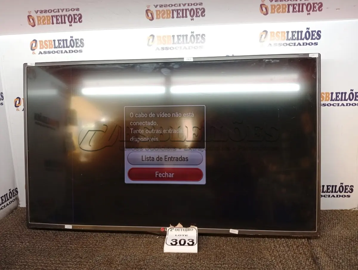 LOTE 303 - 01 TV MARCA LG 40” POLEGADAS PARA RETIRADA DE PEÇAS. (NO ESTADO) ATENÇÃO! FAZER A VISITAÇÃO ANTES DE ARREMATAR, NÃO SABEMOS SE FUNCIONA. LEILÃO NÃO TEM GARANTIA E NEM DEVOLUÇÃO, SUJEITO A POSSÍVEIS AVARIAS VISÍVEIS/OCULTAS E/OU AUSÊNCIA DE COMPONENTES.