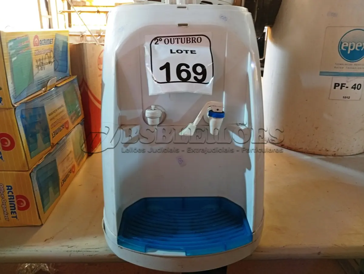 LOTE 169 - 02 PURIFICADORES DE ÁGUA MARCAS E MODELOS DIVERSOS COM AVARIAS E 01 AIR FRIER MARCA WALITA COM AVARIAS. (NO ESTADO) ATENÇÃO! FAZER A VISITAÇÃO ANTES DE ARREMATAR, NÃO SABEMOS SE FUNCIONA. LEILÃO NÃO TEM GARANTIA E NEM DEVOLUÇÃO, SUJEITO A POSSÍVEIS AVARIAS VISÍVEIS/OCULTAS E/OU AUSÊNCIA DE COMPONENTES.