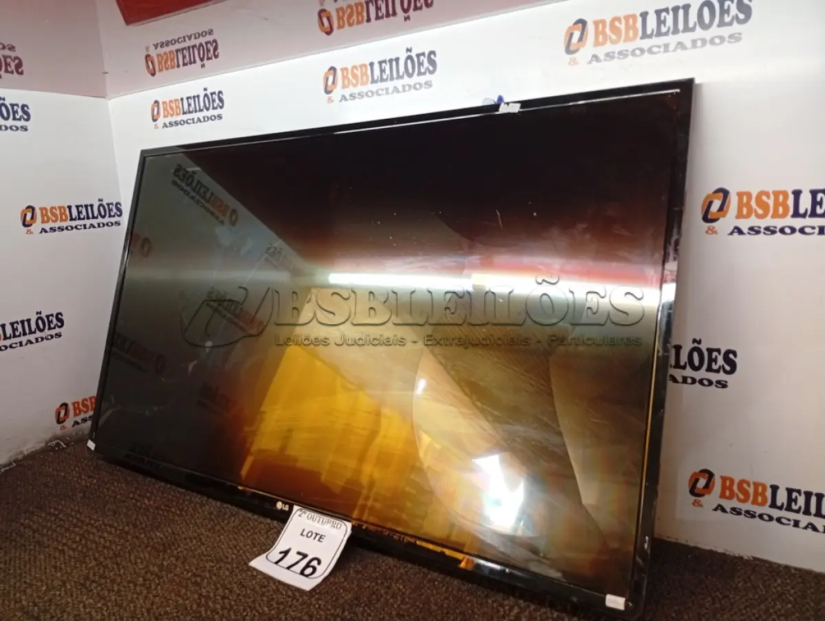 LOTE 176 - 01 TV MARCA LG 43” POLEGADAS PARA RETIRADA DE PEÇAS. (NO ESTADO) ATENÇÃO! FAZER A VISITAÇÃO ANTES DE ARREMATAR, NÃO SABEMOS SE FUNCIONA. LEILÃO NÃO TEM GARANTIA E NEM DEVOLUÇÃO, SUJEITO A POSSÍVEIS AVARIAS VISÍVEIS/OCULTAS E/OU AUSÊNCIA DE COMPONENTES.