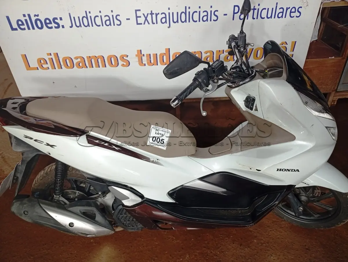 LOTE 005 - 01 MOTO HONDA /PCX 150 DLX ABS; COR BRANCA. ANO 2021. (NO ESTADO) (TODOS DOCUMENTOS 2024 PAGOS)