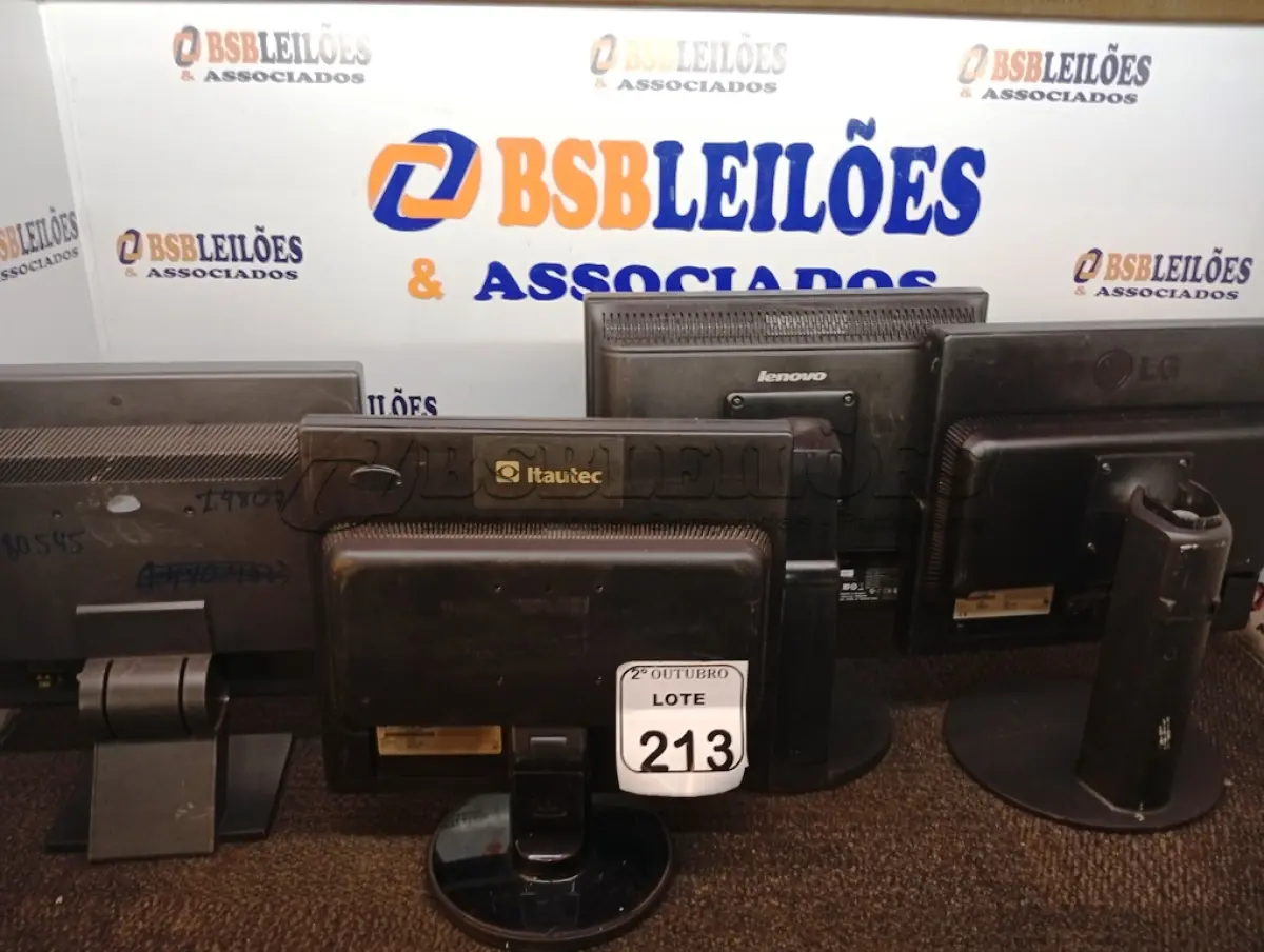 LOTE 213 - 04 MONITORES LCD MARCAS E MODELOS DIVERSOS. (NO ESTADO) ATENÇÃO! FAZER A VISITAÇÃO ANTES DE ARREMATAR, NÃO SABEMOS SE FUNCIONA. LEILÃO NÃO TEM GARANTIA E NEM DEVOLUÇÃO, SUJEITO A POSSÍVEIS AVARIAS VISÍVEIS/OCULTAS E/OU AUSÊNCIA DE COMPONENTES.