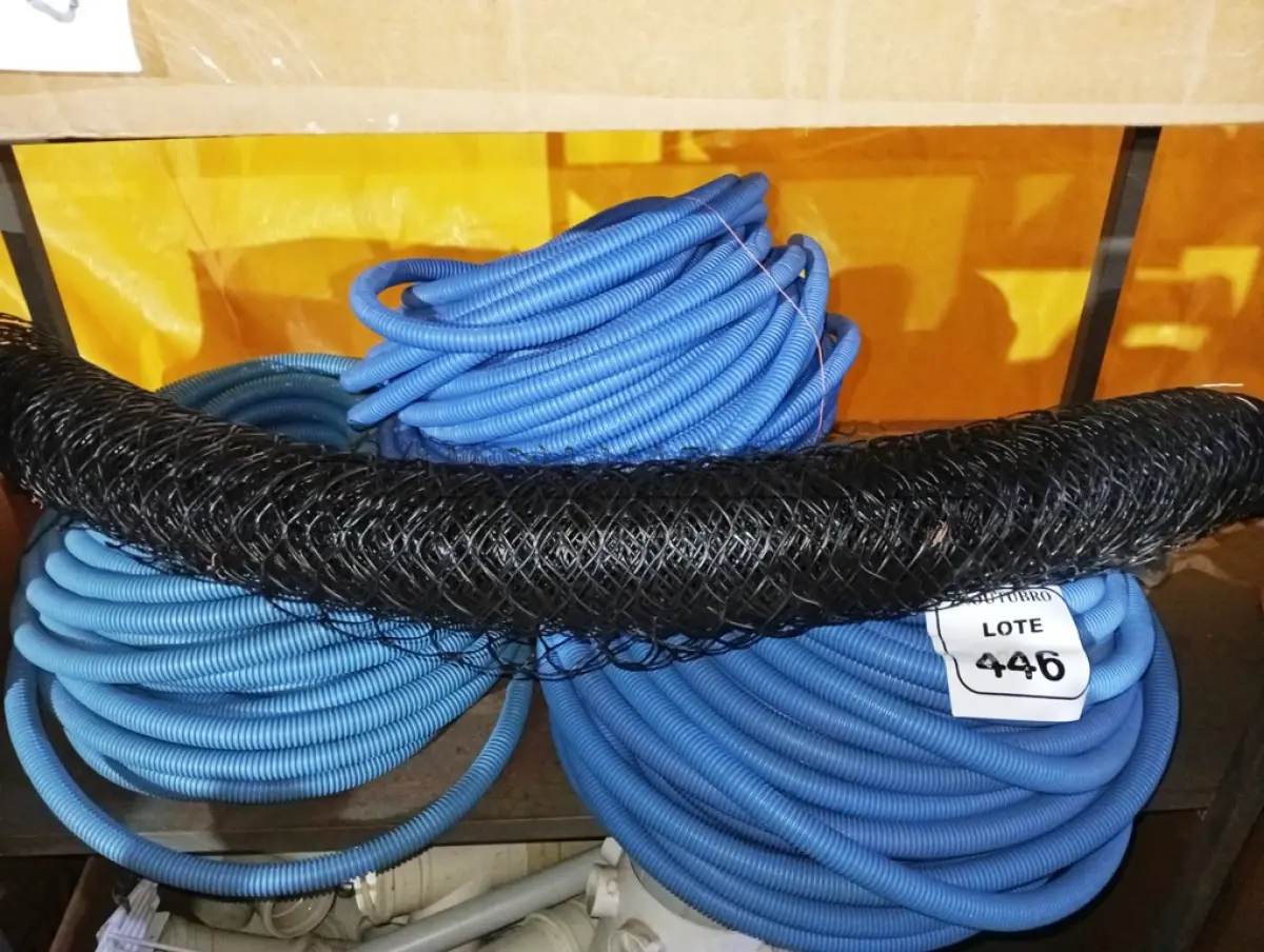 LOTE 446 - 03 ROLOS DE MANGUEIRA ELETRODUTO CONDUITE CORRUGADO E 01 ROLO DE TELA DE PLÁSTICO. (NO ESTADO) ATENÇÃO! FAZER A VISITAÇÃO ANTES DE ARREMATAR, NÃO SABEMOS SE FUNCIONA. LEILÃO NÃO TEM GARANTIA E NEM DEVOLUÇÃO, SUJEITO A POSSÍVEIS AVARIAS VISÍVEIS/OCULTAS E/OU AUSÊNCIA DE COMPONENTES.